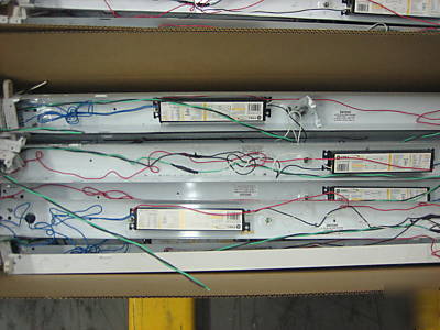 Flourescent light fixtures 4' & 2' with ballasts bulbs