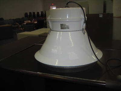 400 watt low bay warehouse shop light by hubbell