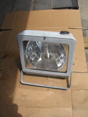 (200) used 250 watt multi-tap hps outside flood lights