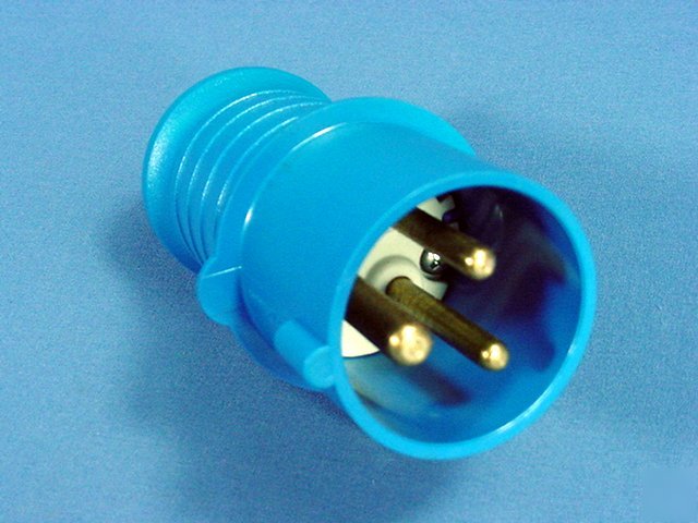 Leviton pin & sleeve splashproof plug 16A 250V SP316P6