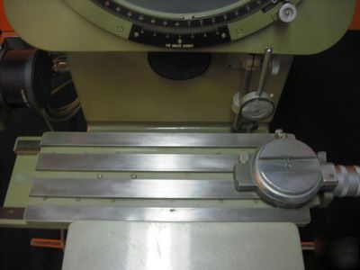 Mitutoyo ph-350A optical comparator