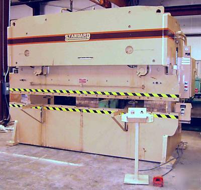 Standard industrial hydraulic press brake, 200 ton, 12'